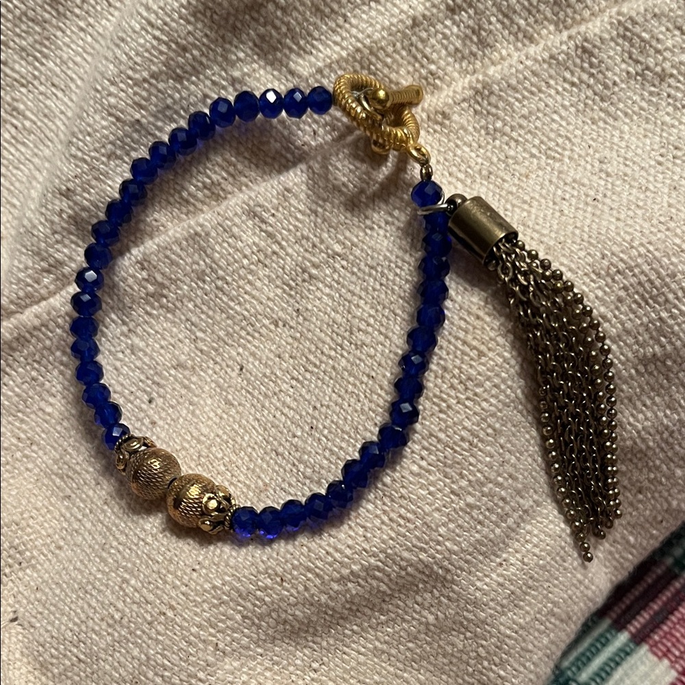 Elegant Blue Beaded Bracelet with Gold Accents